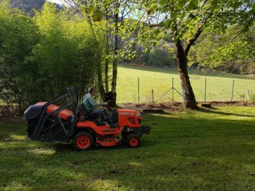 entretien de jardin tondeuse autoportée la charmille paysagiste