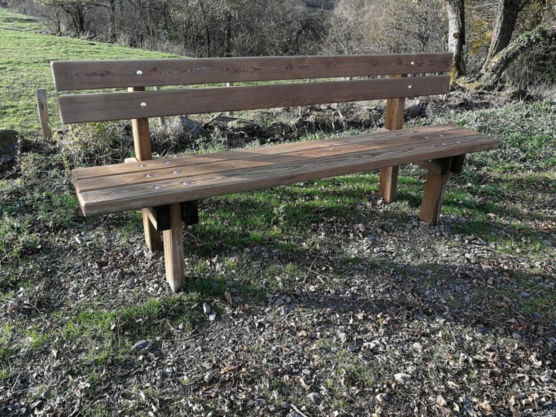 banc posé voie verte mauriac