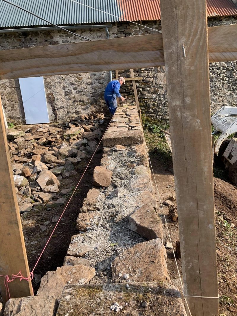 remontage d'un mur éboulé la charmille pleaux loupiac saint martin valmeroux